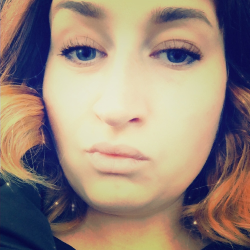 Meet your Posher, Cassandra